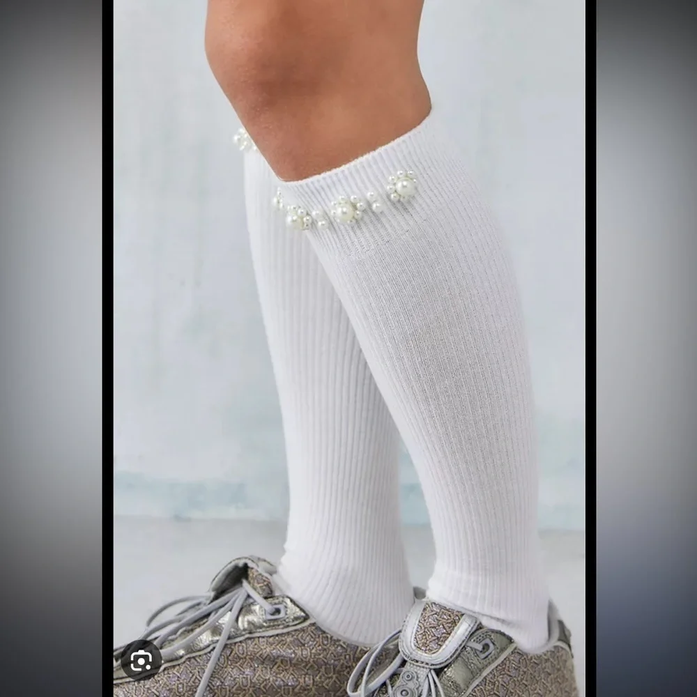 NWT Urban Outfitters Pearl Topped White Knee High Sock